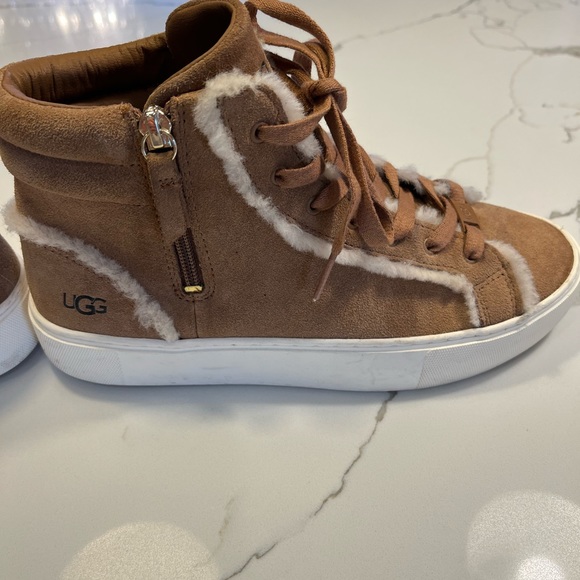 UGGS tan lace up suede high top shoe size 8.5, runs slightly small like a size 8 - Picture 4 of 11